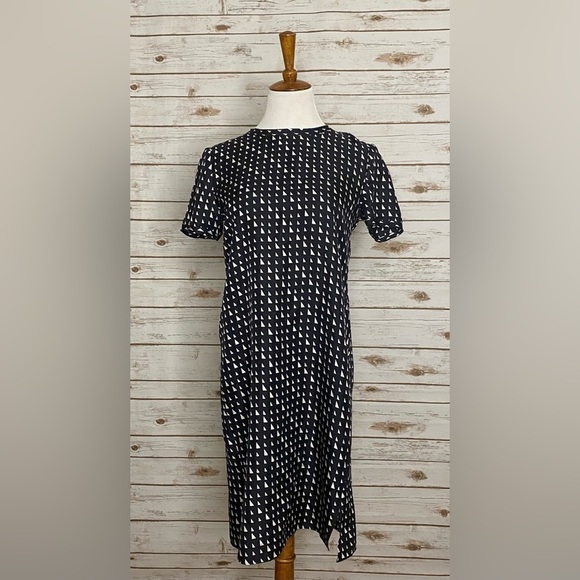 Theory Dresses & Skirts - Theory black/white geometric silk T-shirt dress